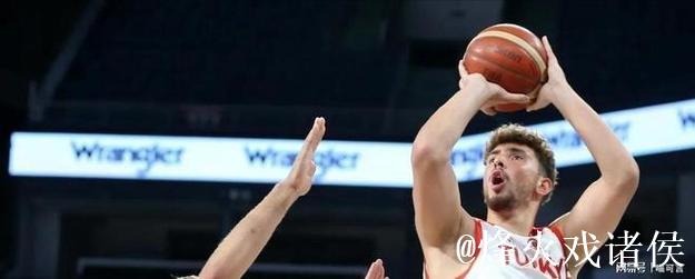 申京错位内线得分,火箭领先1分,比赛仅剩2.3秒 申京错位内线得分,火箭领先1分,比赛仅剩2.3秒